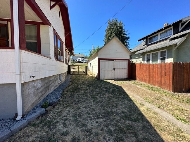 Building Photo - 2 Bedroom house for rent in The Dalles