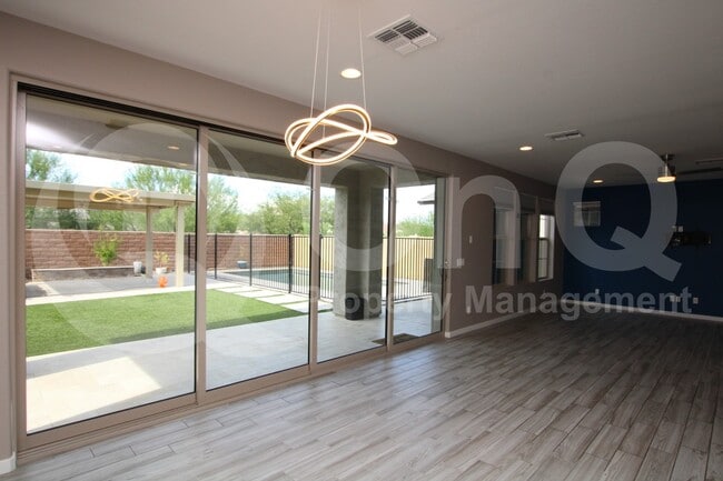 Building Photo - 824 E Ashurst Dr