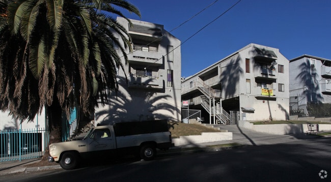 Primary Photo - 390 Avenue 57