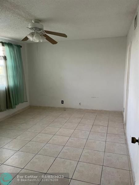 Building Photo - 3900 NW 76th Ave