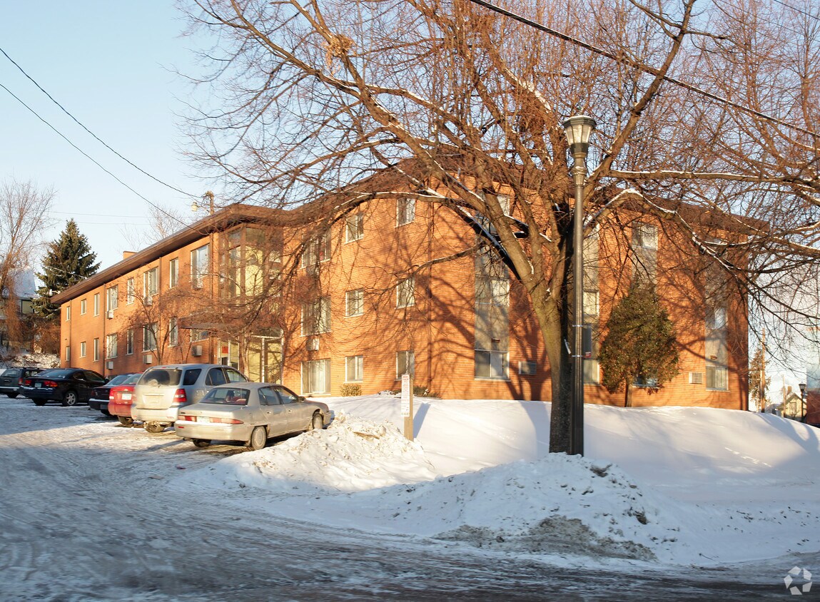76 Stevens St W - Stevens Apartments