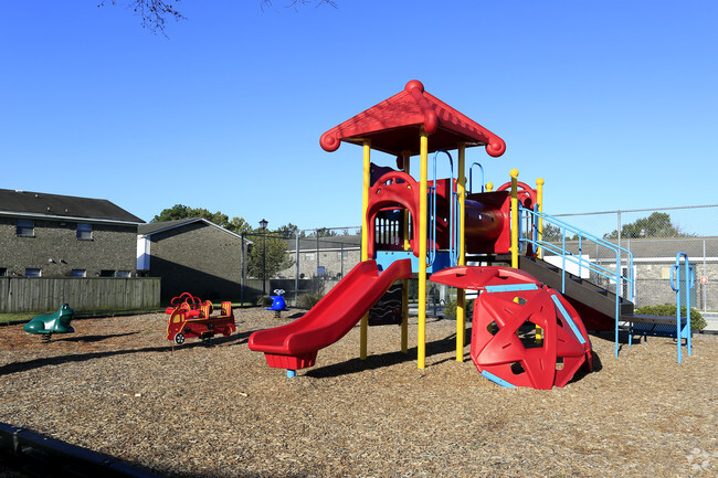 Building Photo - Patriots Place Townhomes