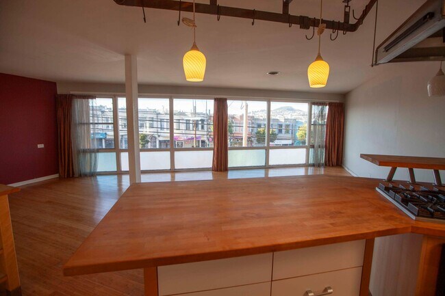 Building Photo - 513
