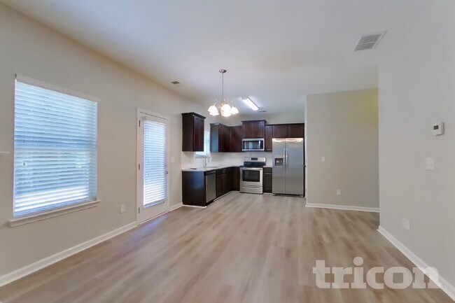 Building Photo - 203 Magnaview Dr