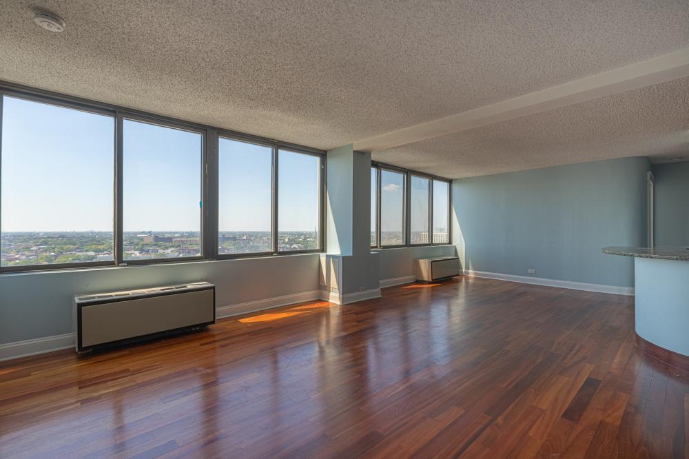 Foto principal - 2 bedroom in Chicago IL 60614