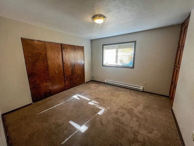 Building Photo - Beautiful 3 Bed /1.5 Bath Townhouse in Albany