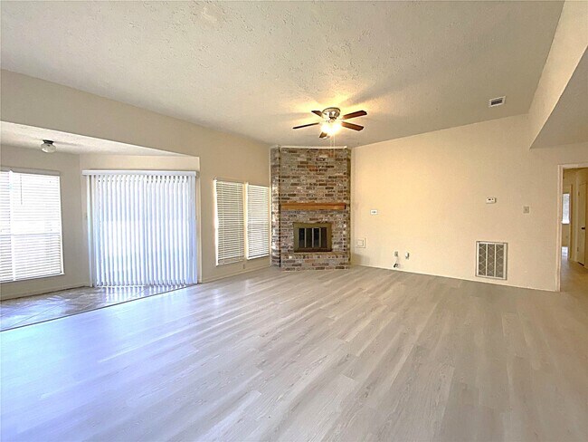 Foto del edificio - 9515 Hendon Ln