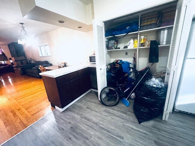 Foto del edificio - 549 61ST St