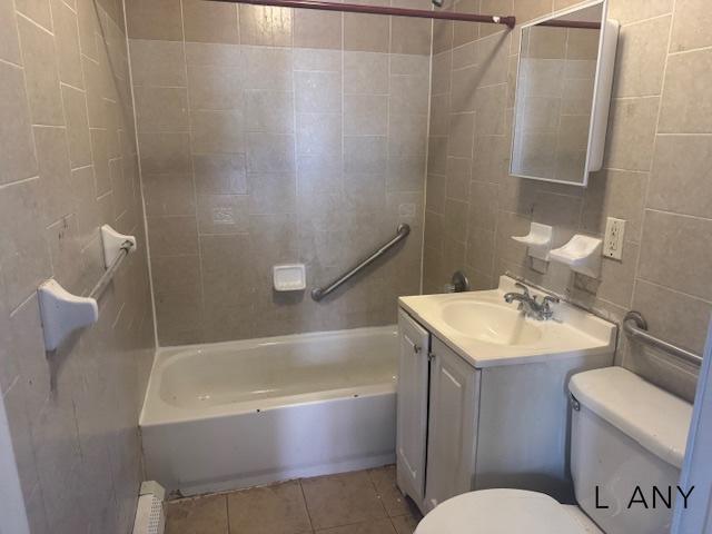 Foto del edificio - 3 bedroom in BRONX NY 10458