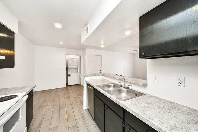 Foto del edificio - 12905 Woodforest Blvd