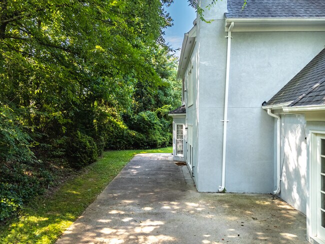 Foto del edificio - 1050 Shady Valley Pl NE