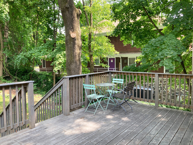 Extra Large Secluded Private Deck - 36 Parker Ave