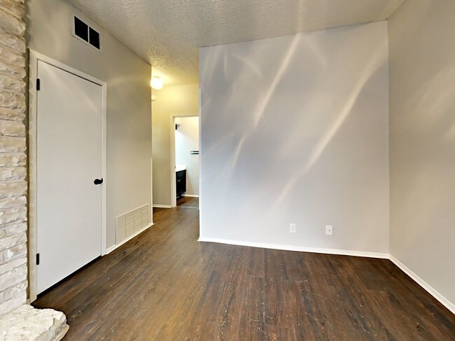 Building Photo - 15014 Spring Creek
