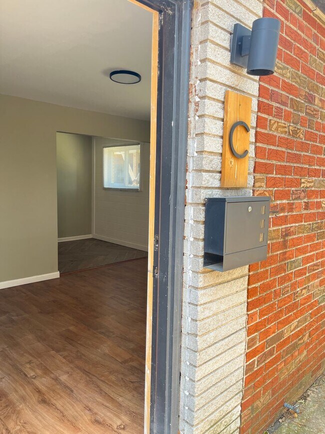 Building Photo - 2861 Ohio Ave