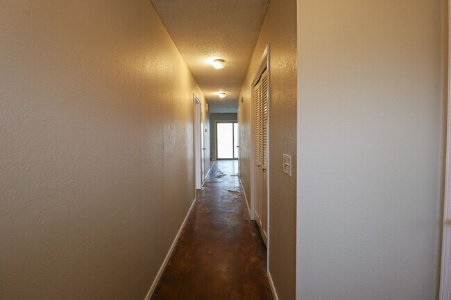 Building Photo - E 22nd St Duplex