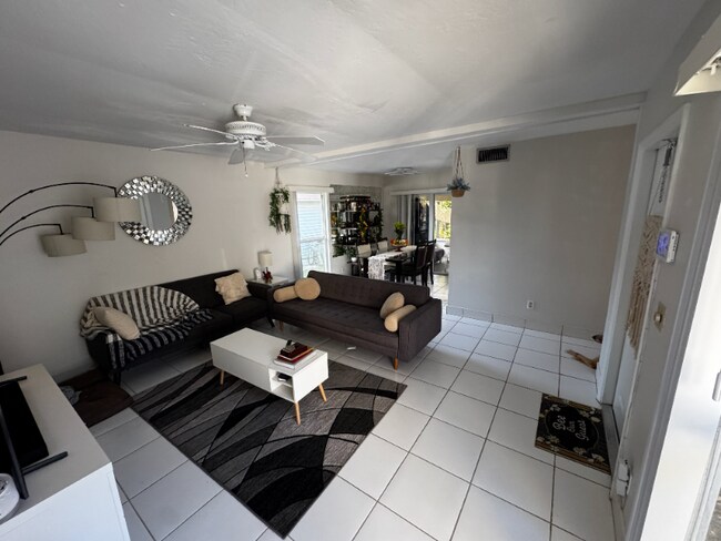 Foto del edificio - 7109 NW 66th St