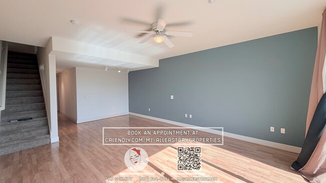 Foto del edificio - Beautiful two-story residence with 2 bedrooms, 2 bathrooms and balcony with views of the city loc...
