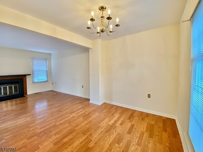 Building Photo - 9 Grosbeak Dr