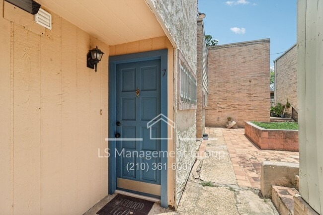 Building Photo - 408 Ira Ave