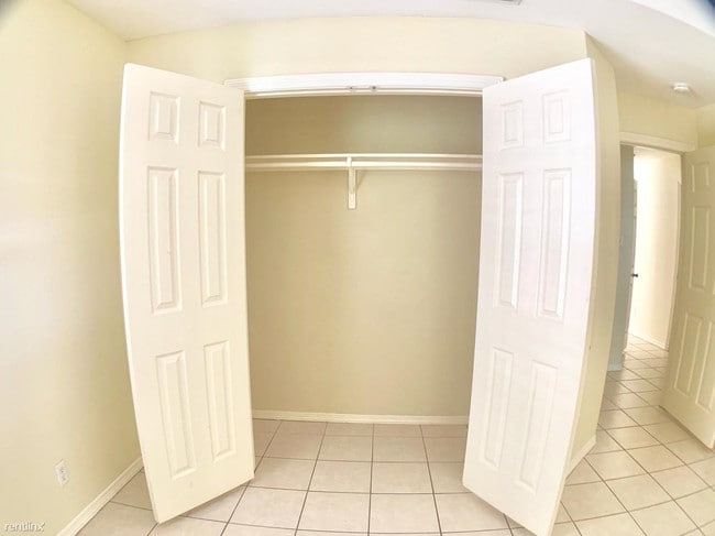 Building Photo - 2 br, 2 bath 4plex - 107 S Ridge Ln