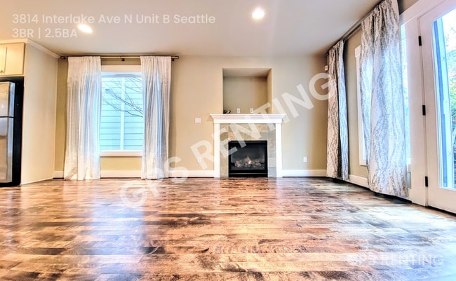 Building Photo - 3814 Interlake Ave N