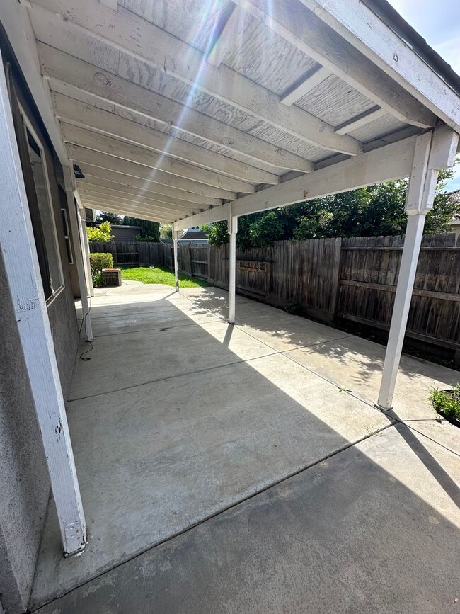 Building Photo - Spectacular 1 Story Home In Weston Ranch