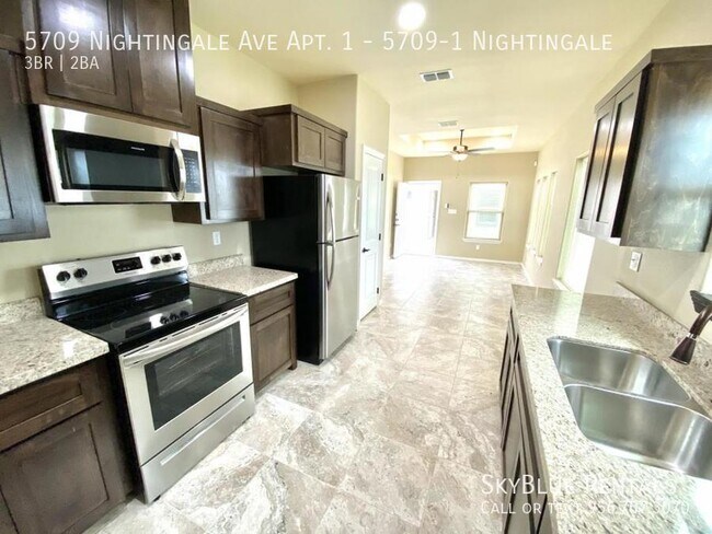 Foto del edificio - 5709 Nightingale Ave
