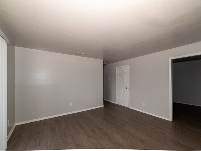 Foto del edificio - Parkway Crossing