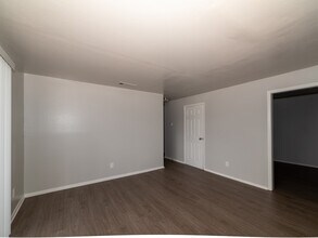 Building Photo - Parkway Crossing