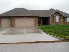 Building Photo - 4516 Somerset Dr