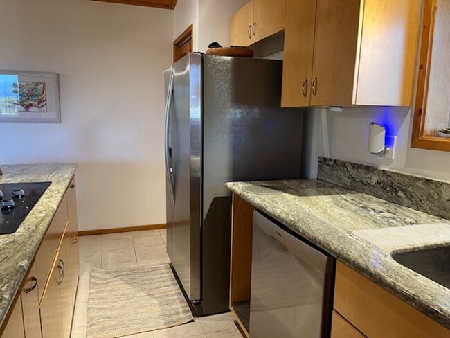 Building Photo - 6 Month Lease on Fully Furnished 3 Bedroom...
