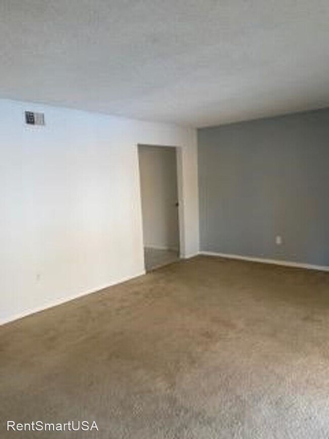 Building Photo - 2 br, 2 bath House - 4160 Versailles Dr. # D