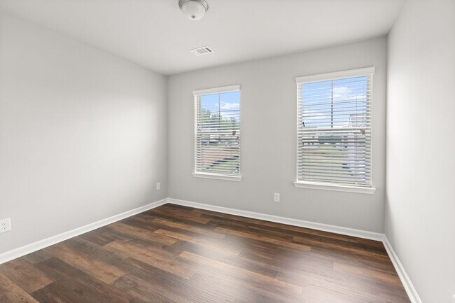 Foto del edificio - 4 Bed 2.5 Bath Single Family Home in Gaine...