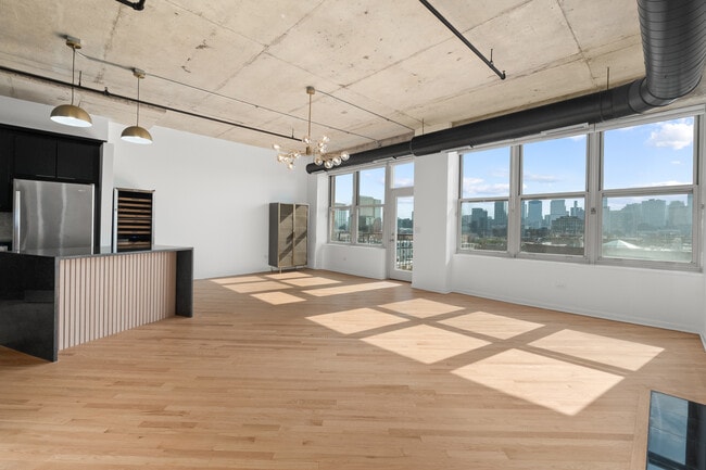 Building Photo - 6 S Laflin St