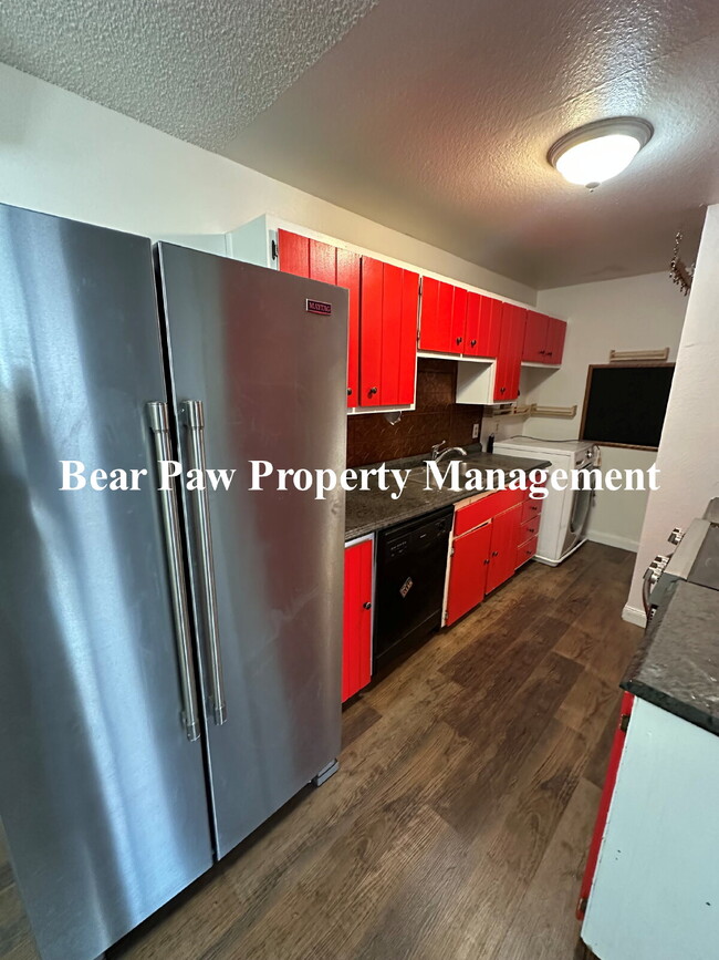 Building Photo - 2 bedroom condo in Golden, Convenient Location!