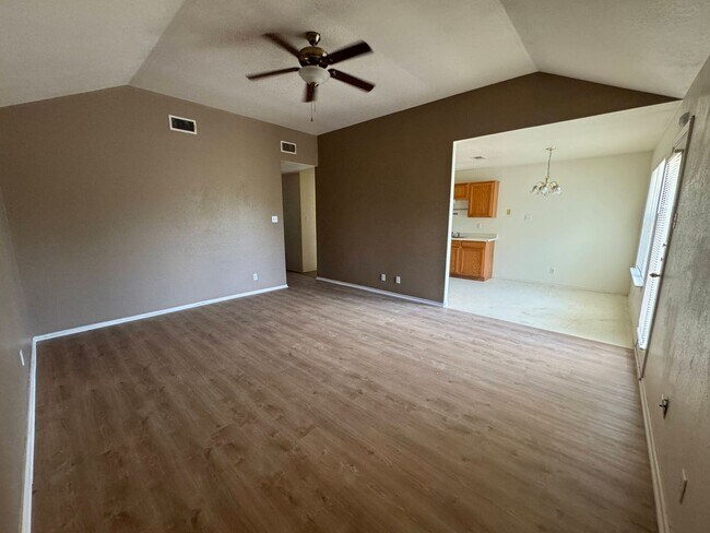 Foto del edificio - 3411 Warfield Dr
