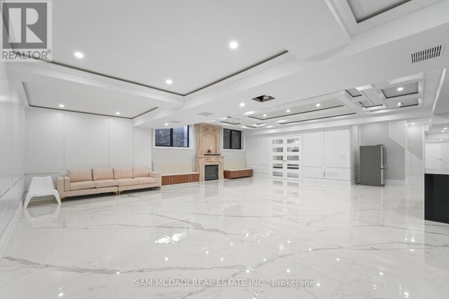 Building Photo - 1394 Lorne Park Rd