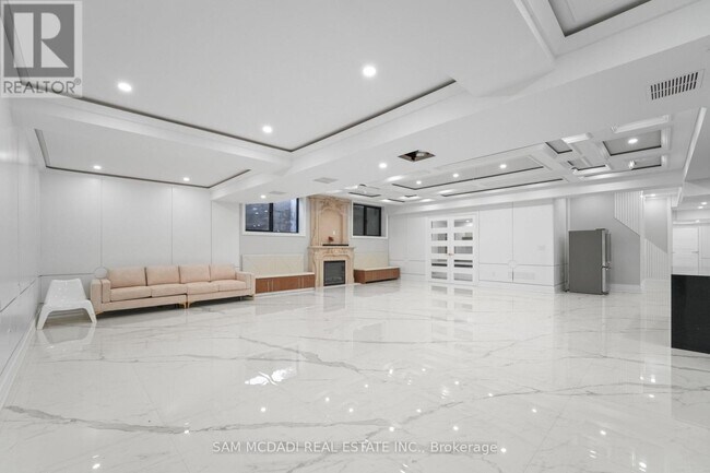 Photo du bâtiment - 1394 Lorne Park Rd