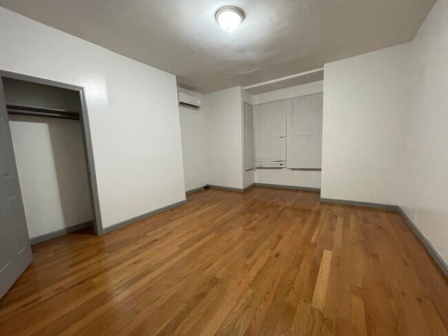 Building Photo - 522 Mulberry St