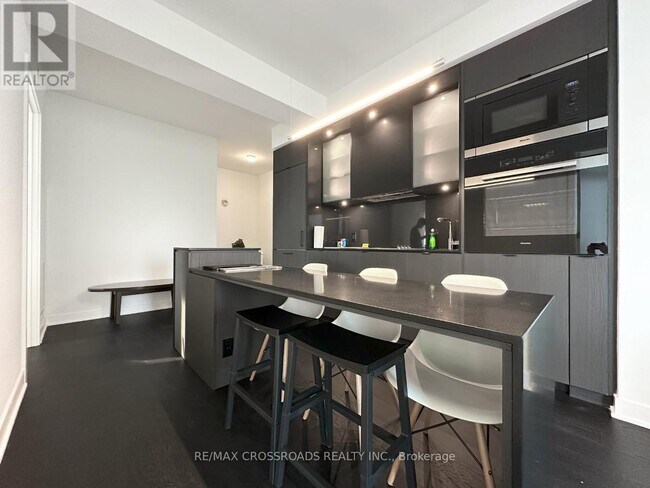 Photo du bâtiment - 11 Yorkville Ave