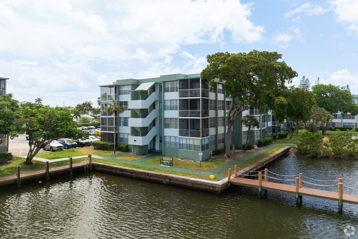 Apartamentos - Watergate Condominiums