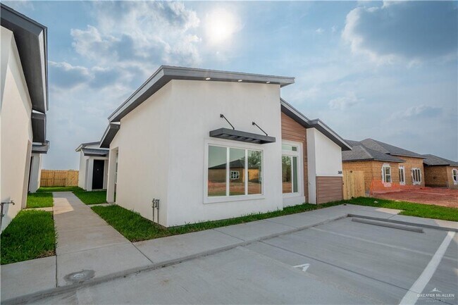 Foto del edificio - 30 Hidalgo Cir