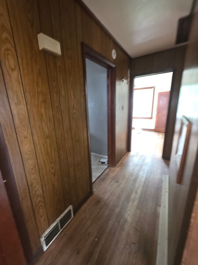 Foto del edificio - 1818 E Clay St
