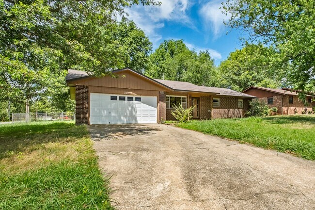 Building Photo - Charming 3 bed/1 bath home!