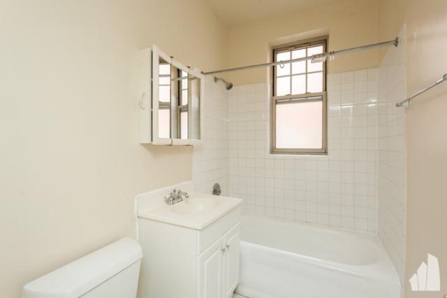 Building Photo - 0 bedroom in chicago IL 60657