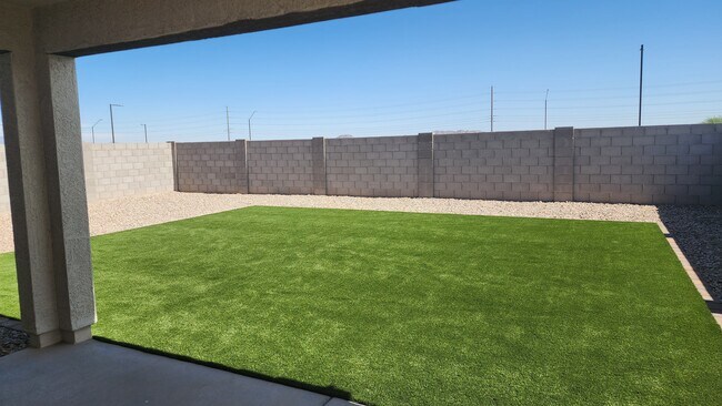 Foto del edificio - 24661 W Jessica Ln