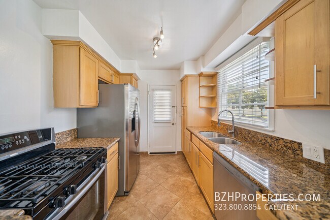 Foto del edificio - 5335 Vantage Ave