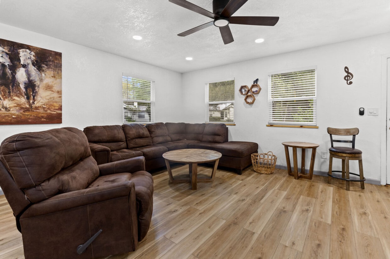 Foto principal - 2725 NW 44th Pl