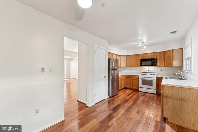 Building Photo - 127 College Station Dr