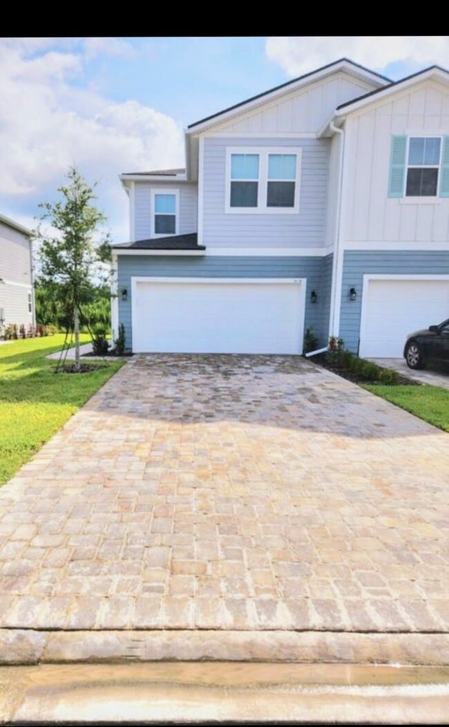 Foto del edificio - 419 Brandon Lakes Dr